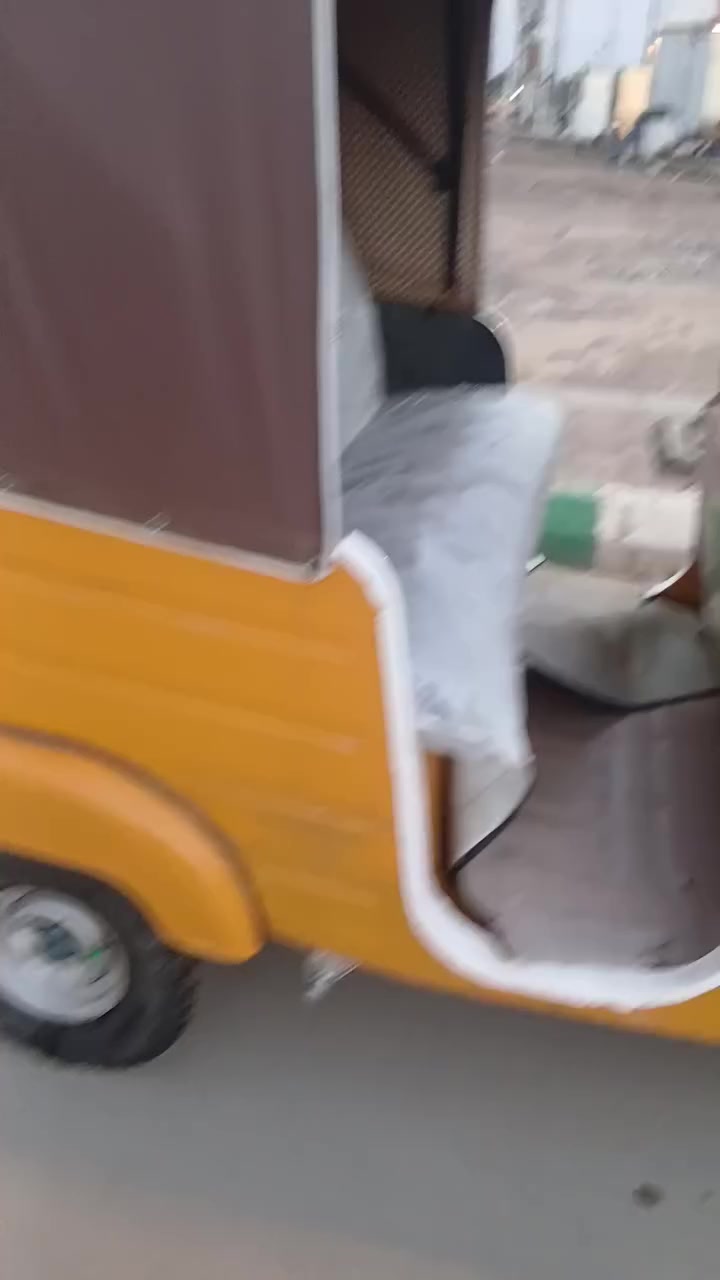 يالله تكتك للبيع 19 رقم وسنويه
السعر 5500وبيه مجال 
العماره حي الشرطه
الاسفسار الاتصال ***********....***********

خاص ما جاوي
