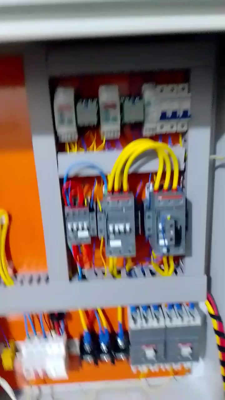 تم بحمد لله وفضله.بورد 3خط اثري فيز مع حماية وتايمر نوع المواد ABB.للتواصل على الرقم ***********
