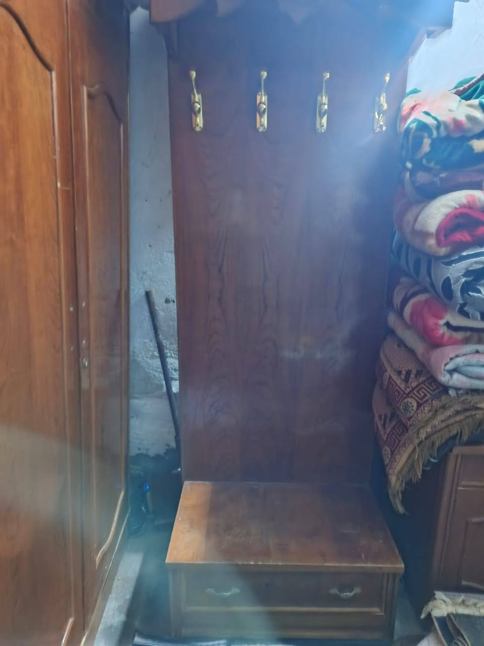 السلام عليكم غرفة نوم كامله صاج انجارت وريد ابيع معتازه السعر 400 بيه مجال بصيط ايريد ايراسلني خاص او يتصل عله رقم هاذه ***********
