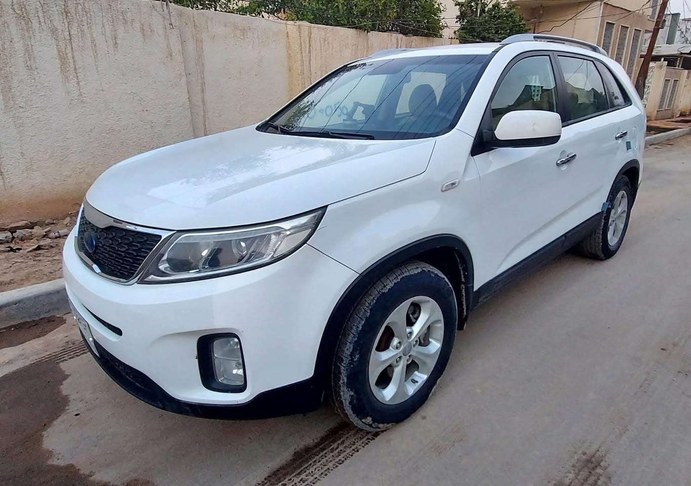 السلام عليكم 
للبيع سورنتو 2014 خليجي 
6 سلندر 7 راكب 
مكفوله من الصبغ والتبديل بيها شخط صغير بلباب الخلفي وكازكيت مفتوح فقط والباقي كفاله عامه الكير والمحرك 
3 قطع تبريد 
مواصفات عاديه كامره وحساس 
رقم بغداد بسمي 
السياره جاهزه من كل شي ما بيهه اي نقص 
السعر 175 ورقه
غير متواجد علفيس للأستفسار *********** المحمودية, بابل
