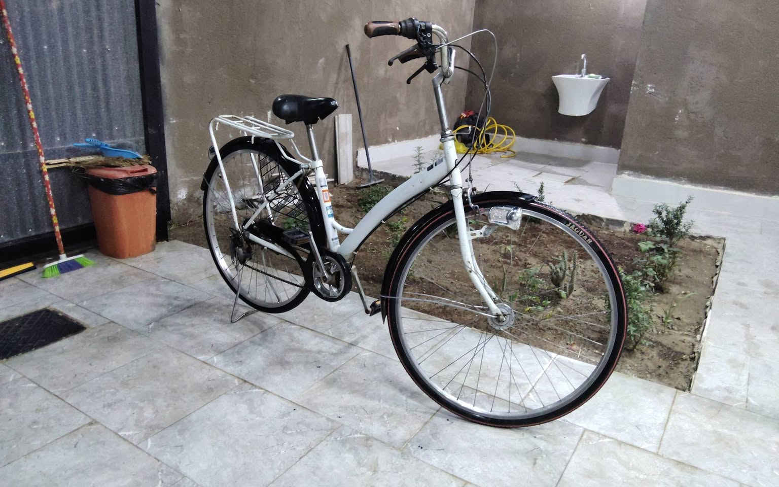 باسكل للبيع العنوان العباسيه / قياس 27 نضيف ياباني / السعر 100  /الرقم ***********
