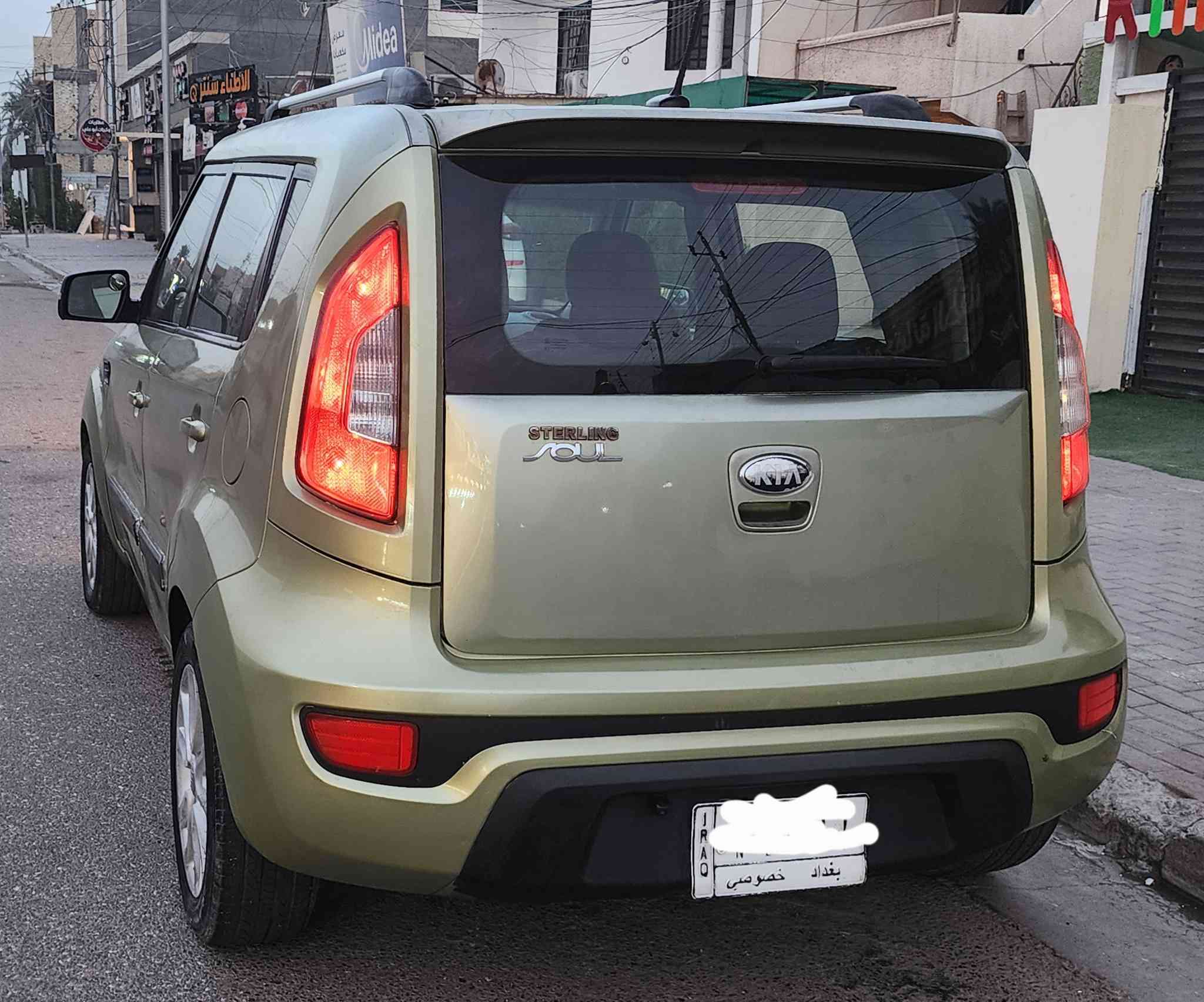 للباحثين عن السيارة العملية والاقتصادية متوفرة الآن كيا صول موديل 2013 بحالة فنية ممتازة، ومصروف عليها من الصدام للصدام
المواصفات والأداء:

المحرك : 2000 دوش DOHC) - عزم وقوة.

ناقل الحركة أوتوماتيك.

المسافة المقطوعة: 119 ألف ميل.

التبريد كمبريسر وراديتر تبريد "جديد" ثلج

التحديثات الأخيرة السيارة مشدودة جديد)

صدر أمامي وخلفي جديد بالكامل.

باتري جديد + طقم تايرات جدد.

السيارة برغي واحد ما محتاجة جاهزة للاستخدام فورا.

الأوراق القانونية وحالة البدي:

الرقم بغداد - السنوية نافذة لغاية 2027 وباسم صاحبها (تحويل مباشر).

حالة البدي: ضربتها بأمريكا كانت بسيطة بين البابين جهة

السابق) ومصلحة بدقة.

ملاحظة: تم رش الجاملغ الأيسر والبنيد بسبب "الكلير" (تجميلي فقط).

السعر المطلوب :98 ورقة (سعر مناسب جداً).

مكان التواجد: بغداد - حي الجهاد.

للتواصل والاستفسار عبر الاتصال او الواتساب

***********
