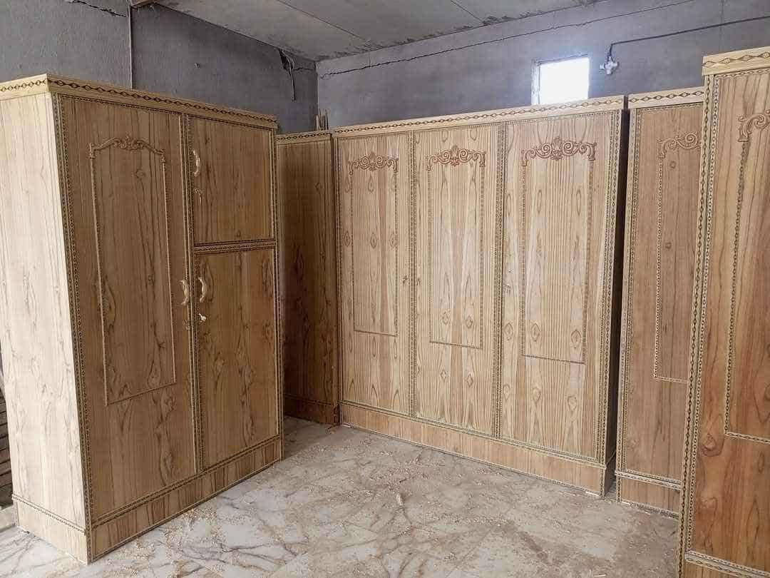 سلام عليكم كنتور 3باب200و2باب 130مكان مسيب حي المعلمين شارع نهر بحي طلاع رقم هاتف *********** ويوجد توصيل
