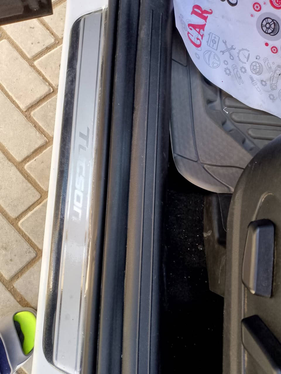 السلام عليكم ورحمه الله من رخصه الادمن توسان موديل 24 خليجي وكاله كفاله عامه عده البند بيه طخه صغيره معمر ومامصبوغ مامصبوغ للتويضح  السياره ماشيه 33الف باسمي السياره تحويل ثاني سياره مواصفات فول عده  الفتحه تحكم جهتين تبريد قطعتين داخل ابيض كشنات ابيض اشاير مري شفط المري كهرباىي اشاره ترحيب بصمه ابواب تشغيل عن بعد مكينه 2000 صندوق بصمه جام اربع ابواب كهرباء رادارد امامي خلفية كامره دوراه بردات خلفيه بلادي شاشه جبيره ايباد السياره رقم جديد انكليزي هزه جديده السياره بغداد الامين السعره 220وبيها مجال***********
