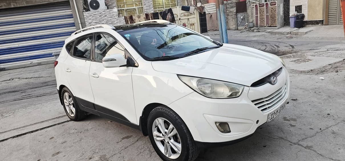 توسان خليجي بأسمي رقم بغداد
بيه صبغ فقط بدون دواخل البنيد وجاملغ وباب فقط صبغ 

سعره ١١٥ وبيه مجال ***********
