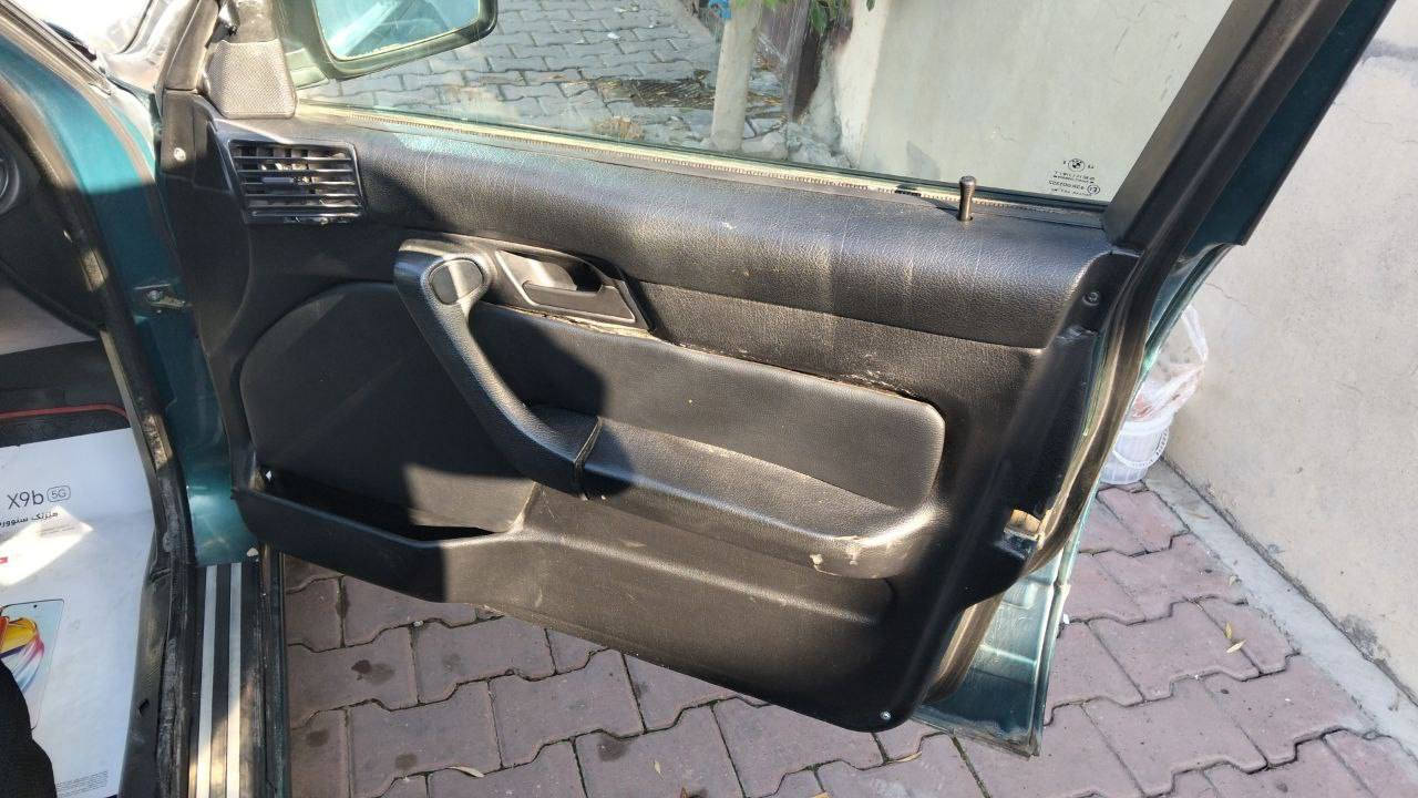 سلام علیکم سیارە مال بیت Bmw مودیل1993 
525کبس رقم اربیل سنویە منتهی شرط تحویل فول مواسفات بس گیر عادی سلایت اربع جام کهربائی قفل مرکزی تبرید حار بارد داخلە حیل نضیف سیارە حلو گیر محرک اکسل شاصی صدر امامی خلفی كلە ابشرط تخم تایر ویل جدید كهربایات كله ابشرط لاضربه لا خایس بس بی طخه لی وره بی فقط سعر66وبی مجال للشرای اذا شرای تعال خاص او خابرعل  رقم تدلل***********عنوان کرکوک قادسیە2
