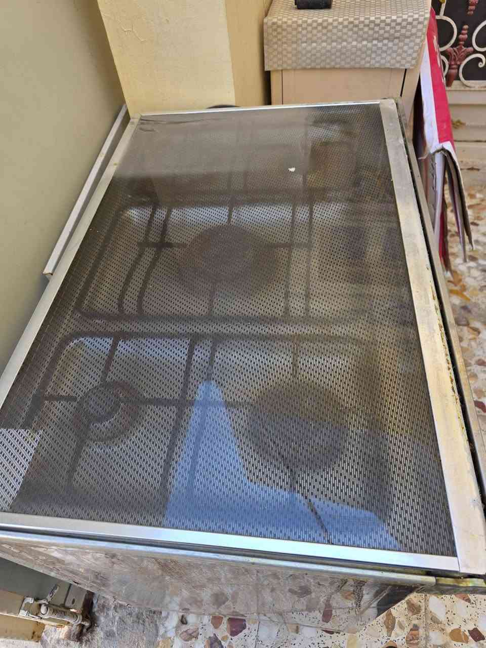 طباخ كريازي  مابي  اي نقص كلشي شغال بي وفقط جامه جوه الاماميه مكسوره فقط ونظيف  مرتب   مكان تواجد بحي ميسان يم الجوهرة العرب *********** سعر المطلوب 150وبي مجال حك جيه فقط والعفو جامة الشوي موجوده فقط منظر  خارجيه مكسوره
