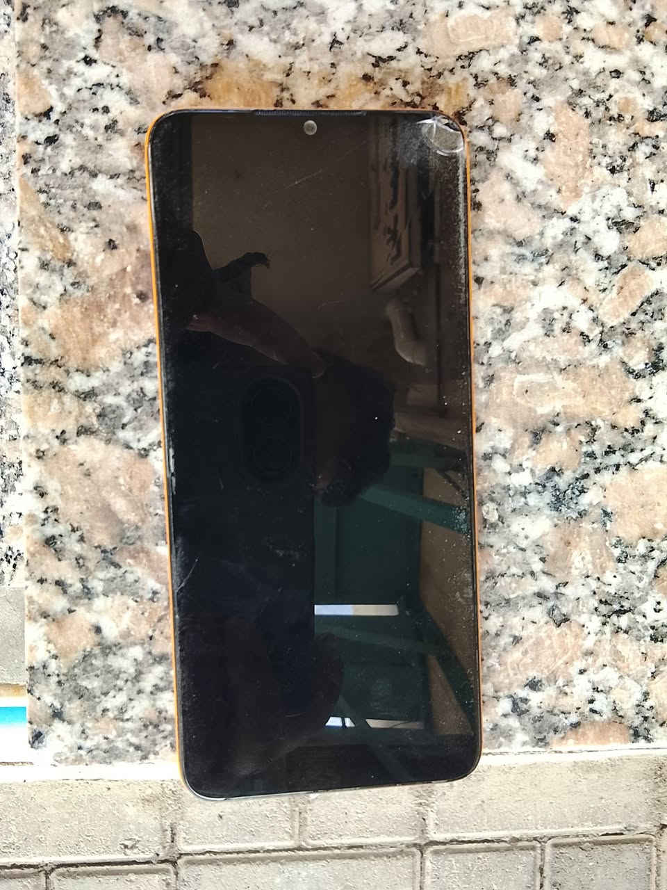 سلام عليكم منو يريد موبايل مستخدم بي  ضربه بلا شاشه ذاكره 64   سعر 40الف بي مجال رقم ***********1
