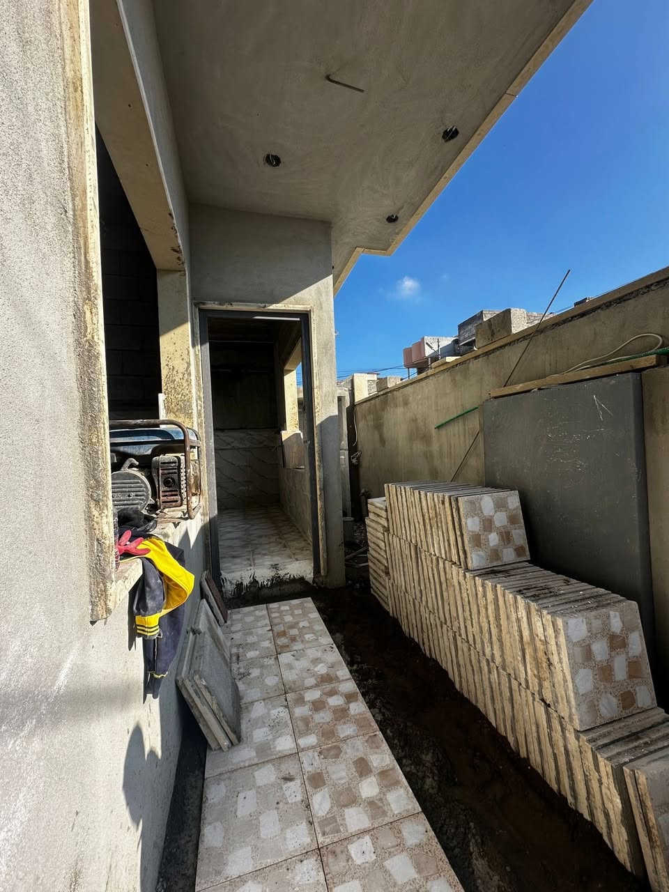 السلام عليكم ورحمة الله وبركاته #مكتب_الغوالي
بيت للبيع في حي السماح مقاطعة 24

🔹 المساحة : 100م ، الواجهة : 10م ، العمق : 10م

🔹 طابقين بناء حديث قيد الانشاء تسليم مفتاح 🔑 

🔹 اساس البيت ومراحل البناء مصور بالكامل 🎥

ط1 : كراج ، استقبال ، هول ، مطبخ ، غرفة ، صحيات 

ط2 : ثلاث غرف نوم ، هول ، بيوتنه ، صحيات

البيت مجهز بالكامل بكافة الانظمة الحديثة -

دكتات - سبالت - غسالات - انترنيت - دشات - كاميرات

للاستفسار اكثر مراجعة #مكتب_الغوالي الكائن في حي السماح الاركان قرب مدرسة السماح الابتدائية وقرب مول القمة على شارع 20 او الاتصال على الارقام التالية -

***********

***********
