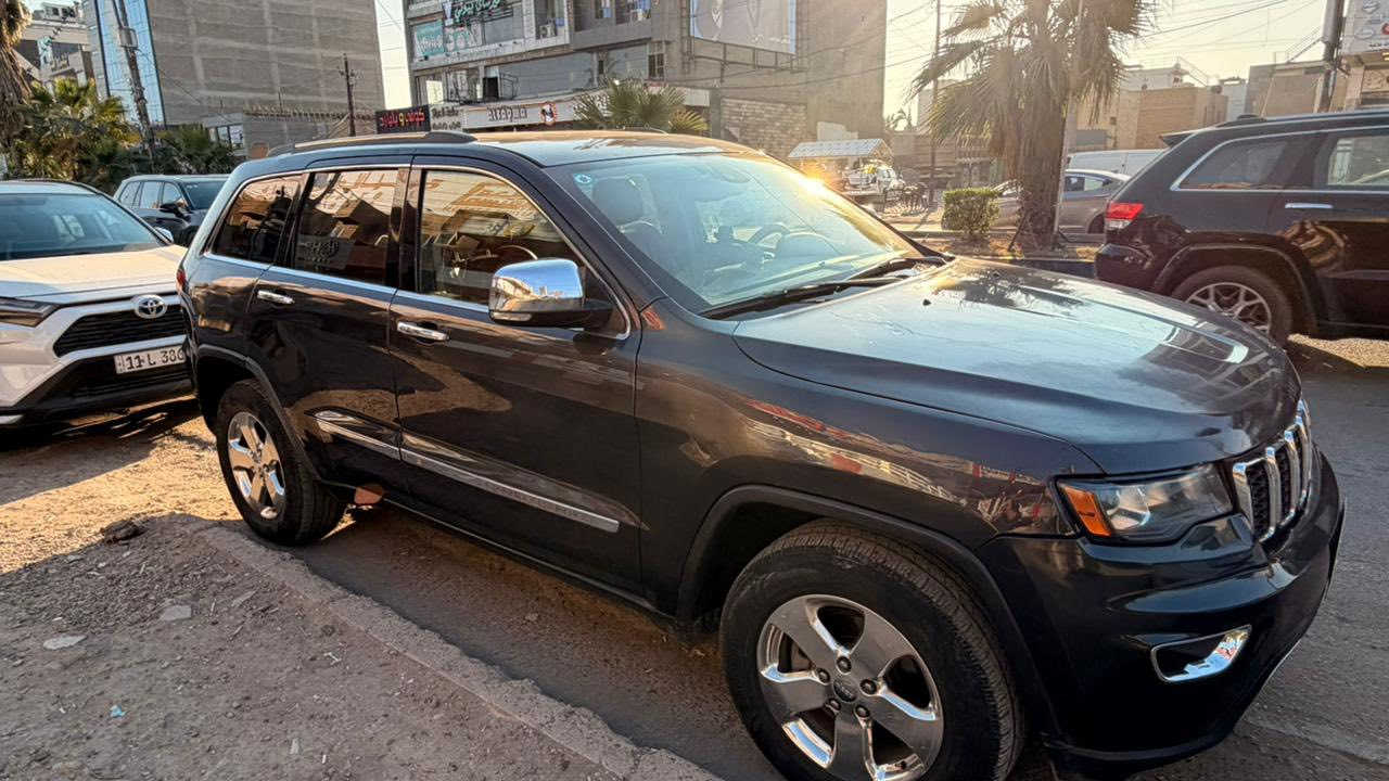 السلام عليكم جيب لاريدو وارد امريكي موديل 2011 محدث 2017 بيها اربع قطع صبغ رقمها بغداد مميز السيارة 5 راكب بنوراما فول مواصفات سعرها 145 وبيها مجال بسيط مكانها بغداد السيدية اني مكلف بالنشر هذا رقم صاحبها 
***********
