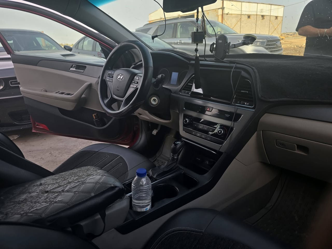 السلام عليكم سوناتا للبيع امريكي نظيفة نص مواصفات السعر 120  وبيها مجال مكان السيارة بغداد او الناصرية للاستفسار متوفر واتساب ***********
