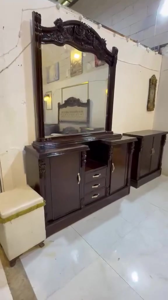 غرفه شغل صاج داخل خارج ٤ ملم
السعر مليون ٥٠٠ بيهة مجال ***********🌼🌼
شد نقل داخل بغداد مجاني محافظات بكروة 
نضافه ٩٠ 
صبغ دبسي حراري 
ضهره جرجوبه براغي 
غرفه ضخم شازون طابوري هديه
