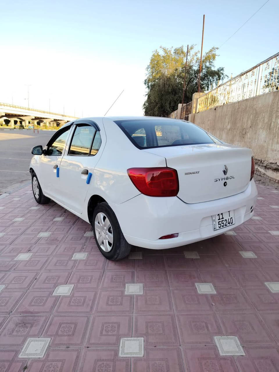 السلام عليكم رينو سنبل للبيع مديل 2016 رقم بغداد انكليزي تحويل ثاني يوم سنويه جديده هزه جديده مكينه كير حداديه مكفولات تبريد ثلج ❄ تخم تاير جديد السياره جاهزه من كلشي بيه مكانات صبغ قليله السعر 66 وبيها مجال حك الجيه مكاني كربلاء رقم الهاتف ***********
