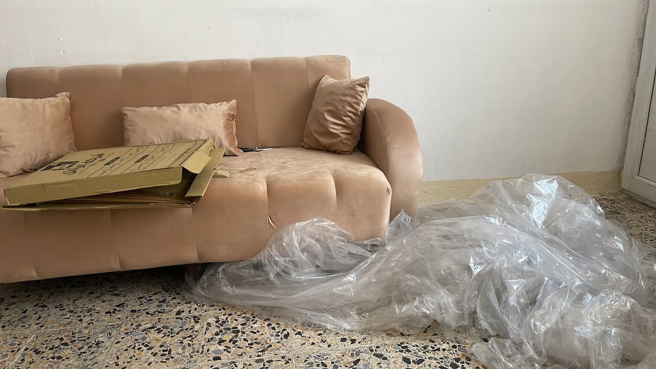 السلام عليكم عندي تخم جديد اليوم جابوه من المعمل اريد ابيعه سعره ٥٠٠بيه مجال للشراي مراجعه هذا الرقم ***********وياه ٣طبلات جديده
