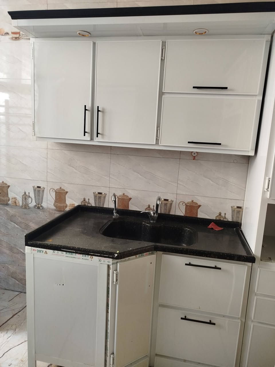 كاونتر للبيع نضيف جدا
8قطع نضافه 90%
***********
*********** كربلاء
