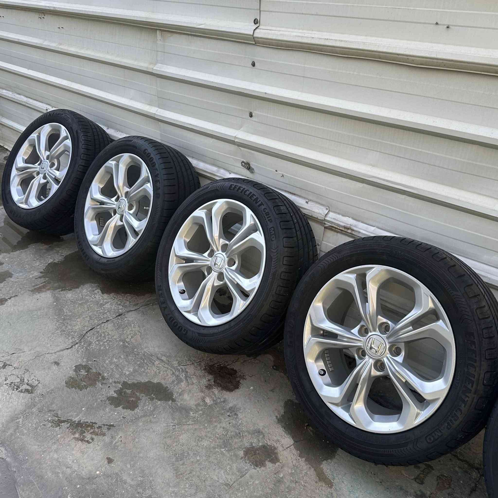 وصول ويل هوندا اصلي تفصيخ USA 🇺🇸
حجم 17 مع تايرات مشلن و good year 
المكان بغداد السيدية 📍
📞 ***********
