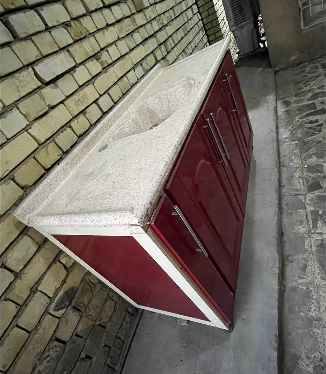 كاونتر⬇️⬇️⬇️
نظافة ‎%‎100
يتكون من :
سنك مرمر + 3 بيبان + باب صغيره لل صواني 
السعر 170 و بي مجال 
الهاتف : ***********
العنوان الزعفرانية _ شارع المعهد 
🌹🌹
