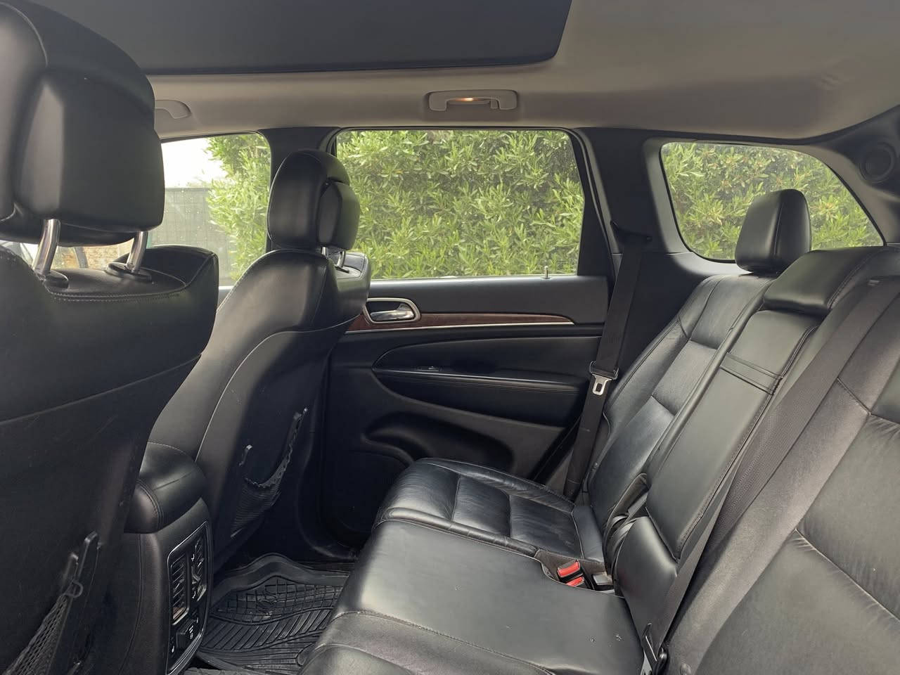 جيب هيمي. ٢٠١١. حادث سرقه ٣ قطع سياره حلوه ونظيفه محتاج مراوس بتاهو ٢٠٠٧ فقط سويجات او فرق بسيط. جدا. 
***********
