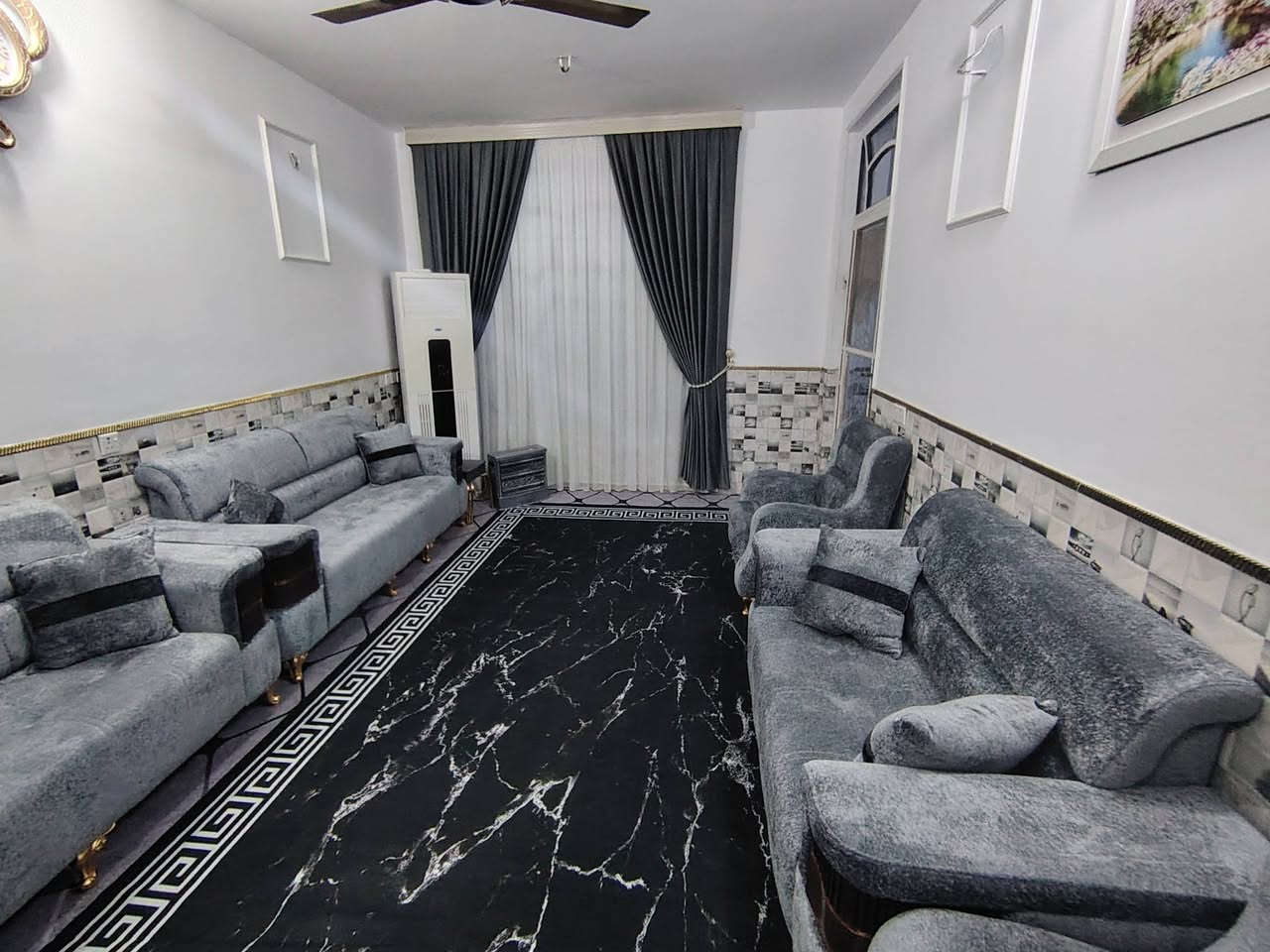 السلام عليكم بيت للبيع في البانيروما مساحه ٢٣٠ ركن طابق لاول بي غرفه وحده الطابق الثاني غرفتين مبنيات عل نص كهرباء ماء تبليط مجاري زراعي عل 117 ماشيه معامله بل طابو السعر 115او بي مجال ***********
