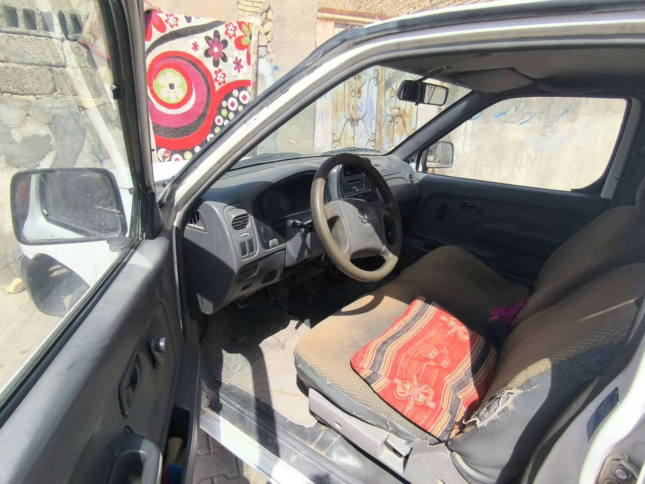 ***********
السلام عليكم سياره بها بنزين رقم جديد مخرب جديد وبير جديد 70 وبها مجال محافظه ميسان
