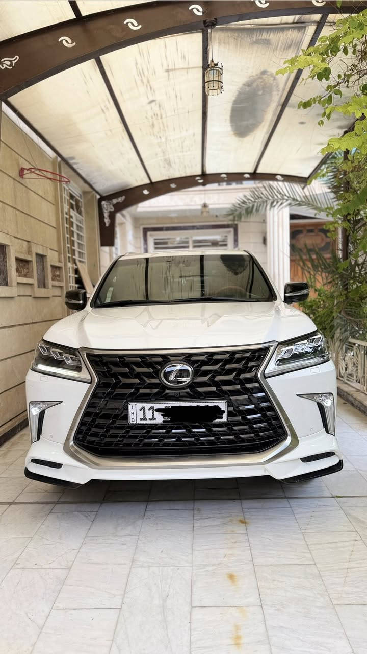 للبيع – Lexus LX 570
موديل 2021 / سوبر سبورت
رقم بغداد 

أعرض للبيع مركبة لكزز Lexus LX 570 سوبر سبورت – أعلى فئة،
والسيارة تحت إشرافي المباشر منذ دخولها، مع استخدام منتظم 

📌 الحالة العامة
• السيارة بحالة ممتازة واستثنائية
• جديدة ونظيفة جدًا
• خالية من الصبغ والضرر نهائيًا
• المسافة المقطوعة 59,000 km حقيقي ومضمون
• الفحص متاح لدى أي جهة يعتمدها المشتري

📌 الفئة والمواصفات
• فئة سوبر سبورت – فول مواصفات
• محرك V8 – دفع رباعي 
• داخل جلد مشمشي فاخر بحالة ممتازة
• أبواب شفط
• تبريد وتسخين مقاعد
• كاميرات محيطية + حساسات
• بصمات كاملة + كارت 
• أنظمة أمان ومعلومات متكاملة

📌 التجهيزات والحماية
• PPF حماية كاملة للهيكل الخارجي مع ضمان سار
10 سنوات 
• حماية نانو للداخل بالكامل تشمل:
– معالجة نانو للجلد الداخلي بالكامل
– معالجة نانو للبلاستك الداخلي
– حماية نانو للصاج الداخلية
– تغليف وحماية شاشات المقصورة
• ملحقات وأغراض السيارة مكتملة 100% (بصمات، كارت، أدوات)

📌 الضمانة والإثبات
أتحمل مسؤولية حالة السيارة وممشىها الحقيقي
والفحص شرط من الصدام للصدام دون أي تحفظ

📍 الموقع: الناصرية – مركز المدينة
🚘 الملكية: رقم بغداد – باسمي شخصيًا 
الاستفسار اكثر.  ***********
السعر. ( 87,500$ ).
