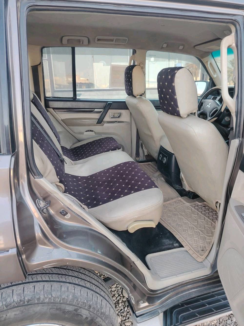 سلام عليكم
باجيرو موديل 2010 
تدفئة وتبريد 3 قطع 
بأسمي رقم إنكليزي 
مكينة 3000 
3 قطع صبغ 
بداية صوت بالمكينة 
 بيع او مراوس 
السعر 125 وبيهة مجال 
الدورة هوررجب 
***********
واتساب ماسنجر