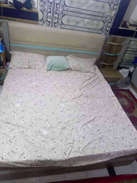 السلام عليكم
غرفة صاج تركي حجم كبير 7 قطع 
سعر550
مكاني بغداد حي الامانة ساحة مظفر
***********
