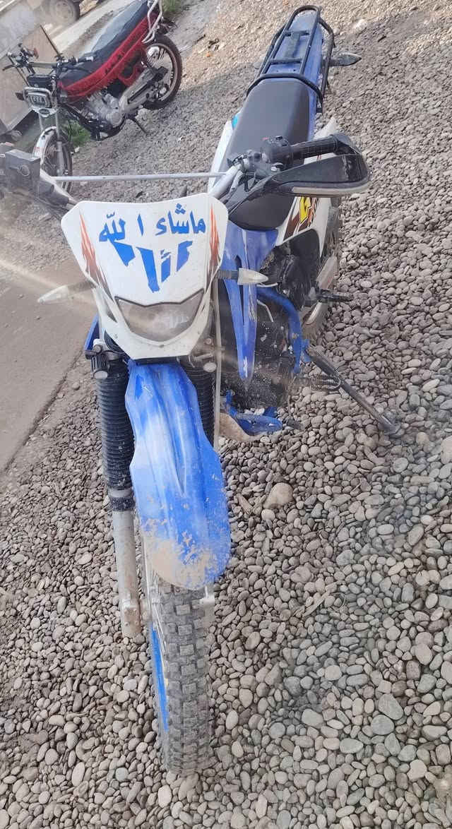 كاويارللبيع
محرك 200 نضافه 100% مابي نقص برغي محرك شرط ما مفتوح 
السعر 1100 مجال قليل

مكاني قريه الحود ***********
