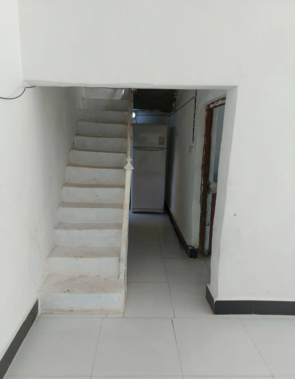 السلام عليكم بيت للبيع 100متر مربع
يحتوي عل غرفه وصاله ومطبخ وتخاريج صوب ال علاوي السعر 20وبي مجال  وتساب ‏‪***********‬‏
