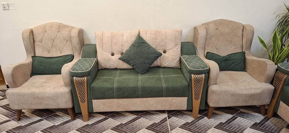 السلام عليكم
تخم عشر مقاعد مستعمل بحالة جيدة 10 مقاعد تركي مكان بغداد حي الخضراء واتس اب ***********
السعر 450٫000 الف
