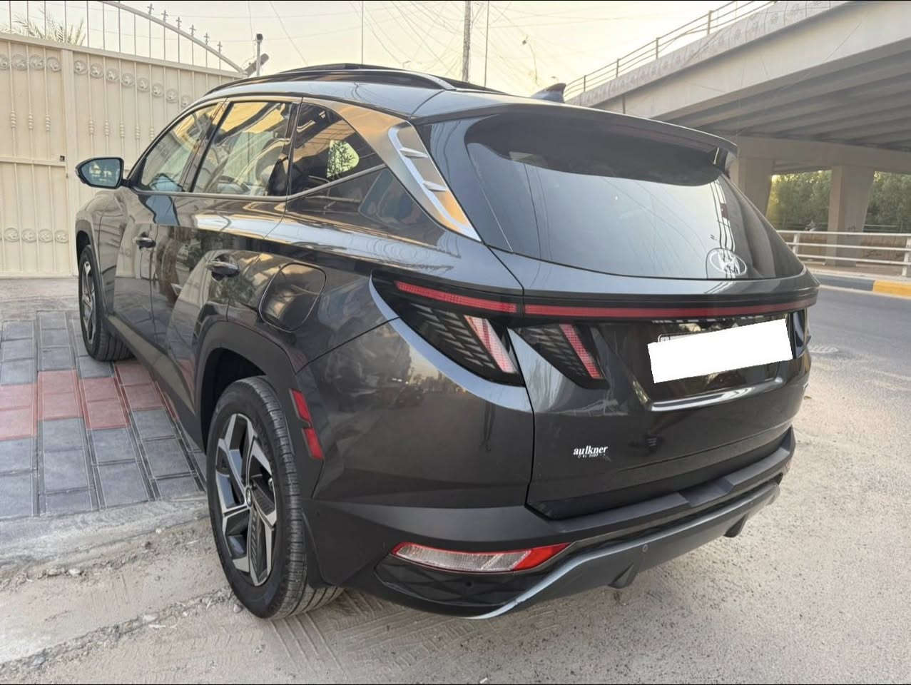 السلام عليكم
هيونداي توسان لون رصاصي غامق موديل 2023 لمتد VIP وارد امريكي كلين تايتل محرك 2500 رقم بغداد سيارة رياضي
فووول مواصفات 6 كاميرات
        (.   60  الف. ) 
مكفوله كفاله عامه بدون قطرة صبغ بدون ايرباگ (جميع الايرباگات سليمه)

فقط :طخه بسيطة بل جنطة يم كلمه توسان اقل من الشبر معدلة على البارد والباقي مكفول

المواصفات:
- تتقدم وتترجع بالبصمه
- كاميرات محيطيه عدد 4
- كشنات جلد ابيض
- كشنات اماميه كهرباء 
- كشنات اماميه تبريد وتدفئه
- كشنات خلفيه تدفئه
- خزن كشنات memory 
- تدفئة ستيرن
- حساسات اماميه
- حساسات خلفيه
- بصمه
- بانوراما
- تشغيل عن بعد 
- فور ويل 4X4 H-Trac
- لايتات زينون و LED
- رادارات جانبيه Blind Spots
- رادار امامي تحديد مسار ومانع تصادم
- سستم صوت BOSE
- شاحن واير لس
- شاشه كبيره
- دشبول ايباد
- قطعتين تبريد 
- ايقاف ذاتي اوتو ستوب
- اوتو هولد 
- نظام نزول منحدرات 
 
عنوان: بغداد حي البنوك

***********
