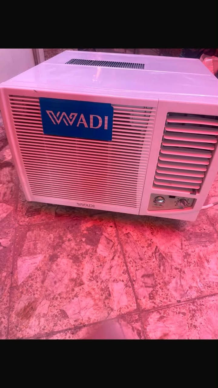 السلام عليكم.                         مكيف طنين حديث مستعمل. الوادي شرط الشغل.       السعر. ٢٥٠ الف الاتصال المكان الامين سكينه                                           ***********
