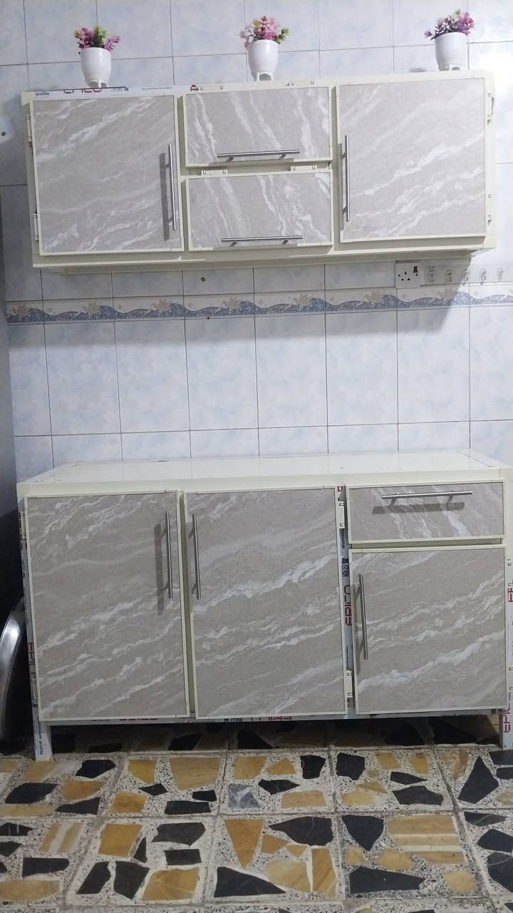 لبيع كاونتر ٣قطع سنك مرمر 275
طباخ لبيع 40 
***********
