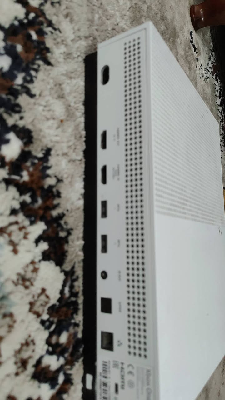 السلام عليكم 
اكس بوكس ون اس نضيف 
جوستكين لون اسود
حساب بيه فيفا٢٥ وبيس٢٥ وgta5
المساحه نصف تيرا
الاشتراك مخلص
الجهاز مفتوح
مكاني الناصريه (ماعندي توصيل) السعر170وبيه مجال تواصل ماسنجر


**إذا كنت صاحب هذا الإعلان وتريد حذفه لأي سبب، رجاءا أرسل رسالة إلى الدعم الفني**