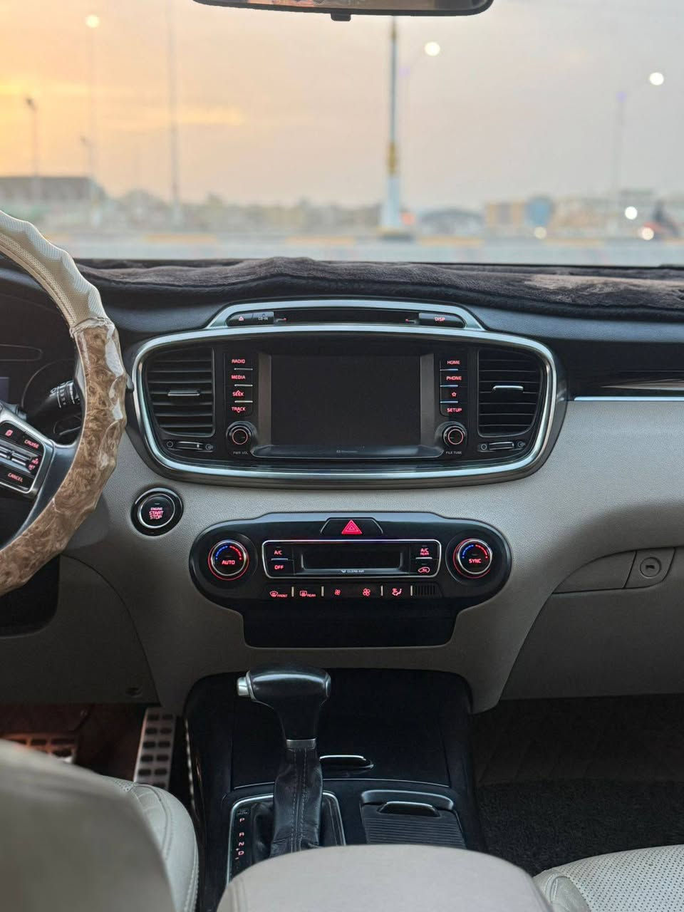 سورنتو 2018 شكل عشرين خليجي كفاله عامه 
جديده مال جناي 
رقم سياره بغداد  مداور ثاني يوم
المواصفات 
بصمه 
بصمه ابواب 
6 سلندر
7 راكب 
3 قطع تبريد 
جنطة كهربائية 
جنطة ذكية 
كشنات جلد
كشنات كهرباء
بردات خلفيه 
تحديد مسار 
مانع نزلاق 
ويل كروم
حساسات امامي و خلفي 
اشاير بل مري 
كروز سرعة 
تحكم استرن 
لايت زنون
#السعر(228) ورقه وبيه مجال 
 
للستفسار رقم موبايل***********
