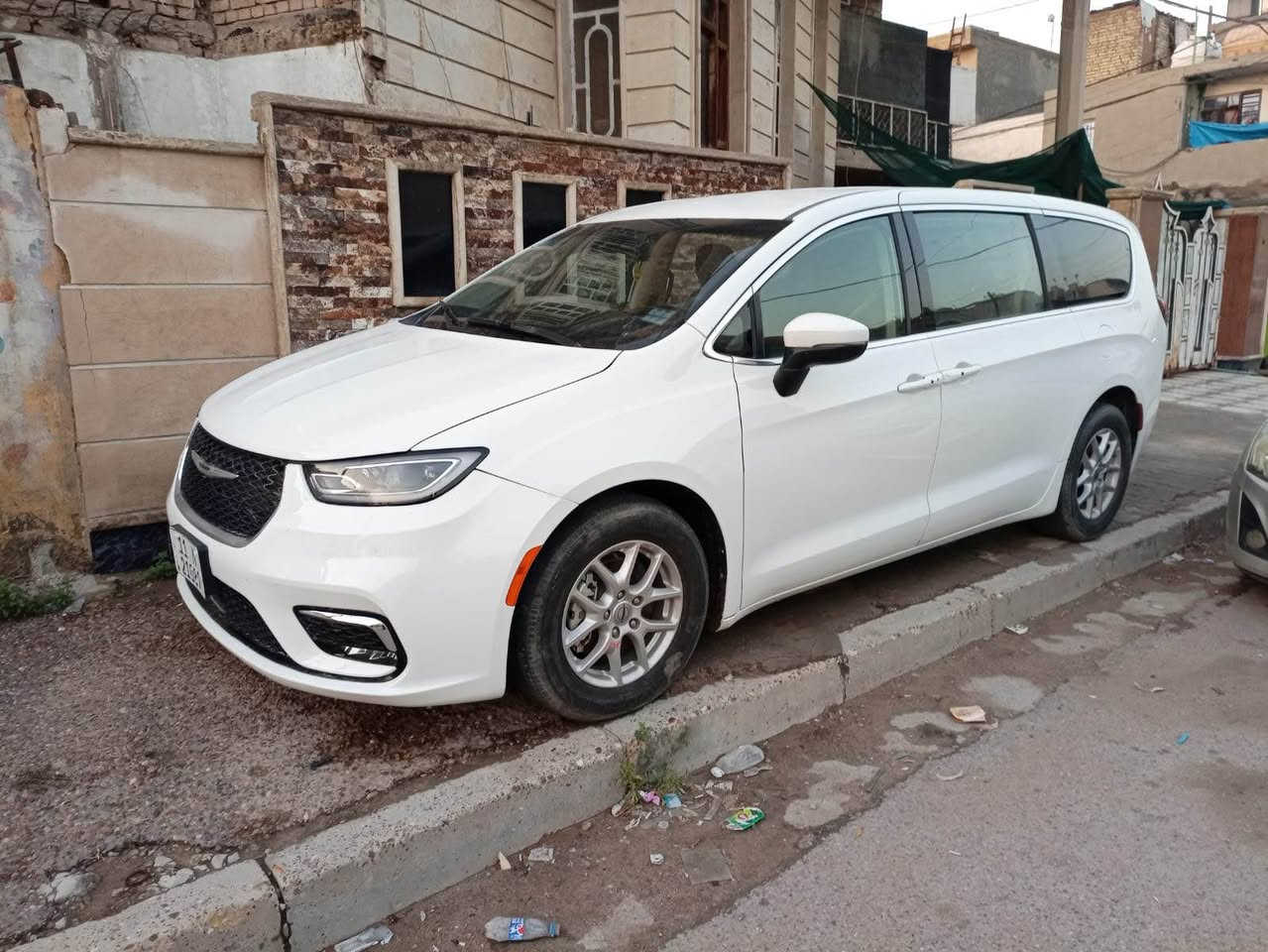 سلام عليكم موديل 23 بانزين  رقم بغداد باسمي. سنوية لل 31  حادث تبديل جاملغ جهة السايق  وبنيد بلاد فافون  والباقي كفلة. كير ومحرك  كفالة  وتخم تاير  تبريد جاهزة السعر 235 وبيه مجال حك الجيه رقم *********** مكانه بغداد جديده بغداد, العراق
