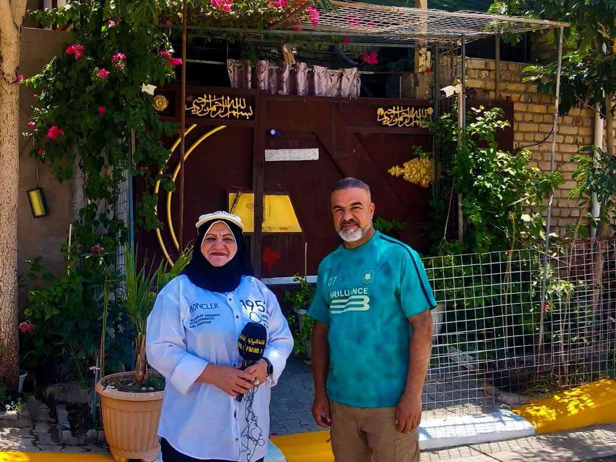 نبحث عن الجمال أينما كان .
برنامج إذاعة الديوانية كانت هنا يحط رحاله في حي الحضارة، حيث كان لنا لقاء مميز مع الأستاذ عامر كاظم، الذي استطاع بجهوده الشخصية وحبه للبيئة أن يحوّل شارعه إلى لوحة جمالية نابضة بالحياة، تزينها الأشجار والورود وتغمرها أجواء النظافة والترتيب.
وحث الجيران ومشاركتها في المحافظة عليها. 
نتعرف في هذه الحلقة على تجربته الملهمة، وكيف يمكن للمبادرات الفردية أن تصنع فرقاً كبيراً في تحسين الواقع البيئي والجمالي للأحياء السكنية.
تابعوا البرنامج يومياً الساعة 12 ظهراً على إذاعة الديوانية FM بتردد 88.1.
نتمنى لكم متابعة ممتعة. 🌷📻


**إذا كنت صاحب هذا الإعلان وتريد حذفه لأي سبب، رجاءا أرسل رسالة إلى الدعم الفني**