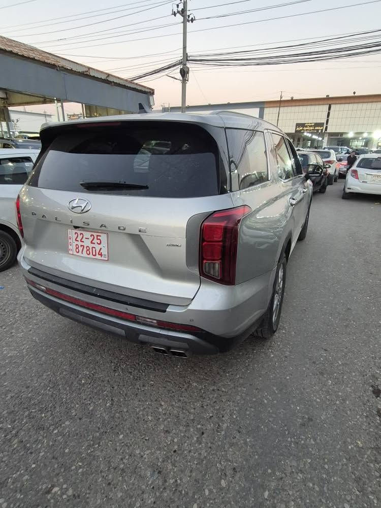 السلام عليكم 
هيونداي باليسايد 2023 مرقم اربيل 
وارد امريكي 
مواصفات SEL 
محرك 3.8
ماشية 24 الف ميل 
ضرر جاملغ السايق صبغ 
السعر 270 وبيها مجال 
مكاني بغداد حي الجهاد
***********
*********** بغداد, العراق
