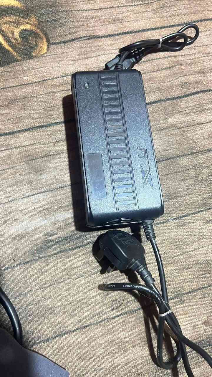 بطاريه ليثيوم للبيع
النوع:فوسفات الحديد.
مدة الاستخدام:5اشهرV73_32A.
 يعني بعدال 6بطاريات واتصير إلى جميع الدراجات الشحن.
ضمان:سنتين تتكلف بصيانه والستبدال يعني اي خلل او مشكله بلبطاريه ترجع الشركه.
سعر:300قفل غير قابل لنقاش لان نضيفه وجديده.
الملحقات:1_فيشه تنربط بلدراجه 2_شاحنة الخاصه.
الرقم:7707470079.

العنلوان:بصره ياسين خريبط.
