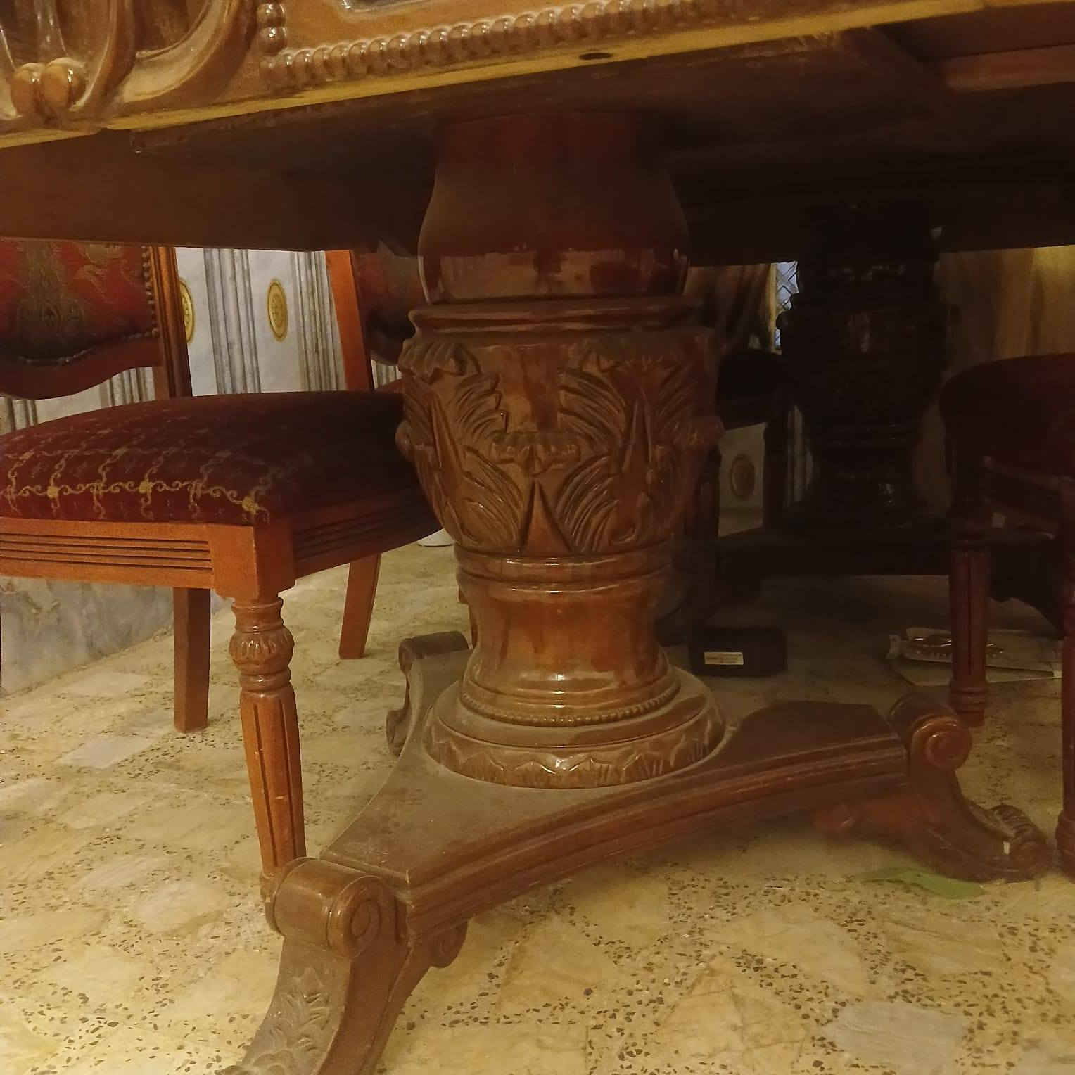 ميز طعام ٦ كراسي ويا قياس مترين و ٤٠ وعرض متر ارتفاع ٨٠ سم
‏‪***********‬‏
