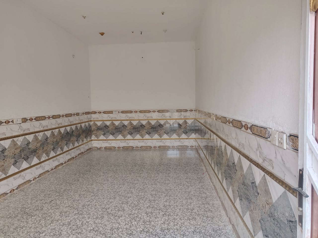 يوجد بيت للبيع المساحه 200متر
ركن استقبال +مطبخ +صاله +غرفتين نوم +حمام داخلي +مناور عدد 2+صاله مفتوحه ب لقاط الثانيه بناء البيت طابوك بيت نضيف  التواصل او الاستفسار اتصل  على الرقم ***********او عن طريق الوات ساب
