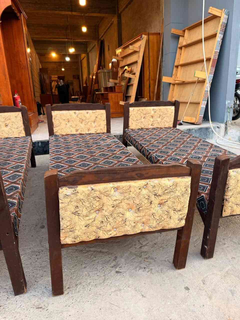 @للبيع
السلام عليكم🫡          💯 🦅💯
عرض خاص ومغري 🌹  بس 130 الف  
توفر لدينا من جديد تخوته نفر عدد 3شغل درجه اولى  🌿  شرط نظافه  والشغل 💯💯 والصور تحكم🌹
للاستفسار وتساب *********** مباشر🆕 ***********🆕
ومستعدون لشراء الغرف النوم المستعمله و الكناتير ✅
