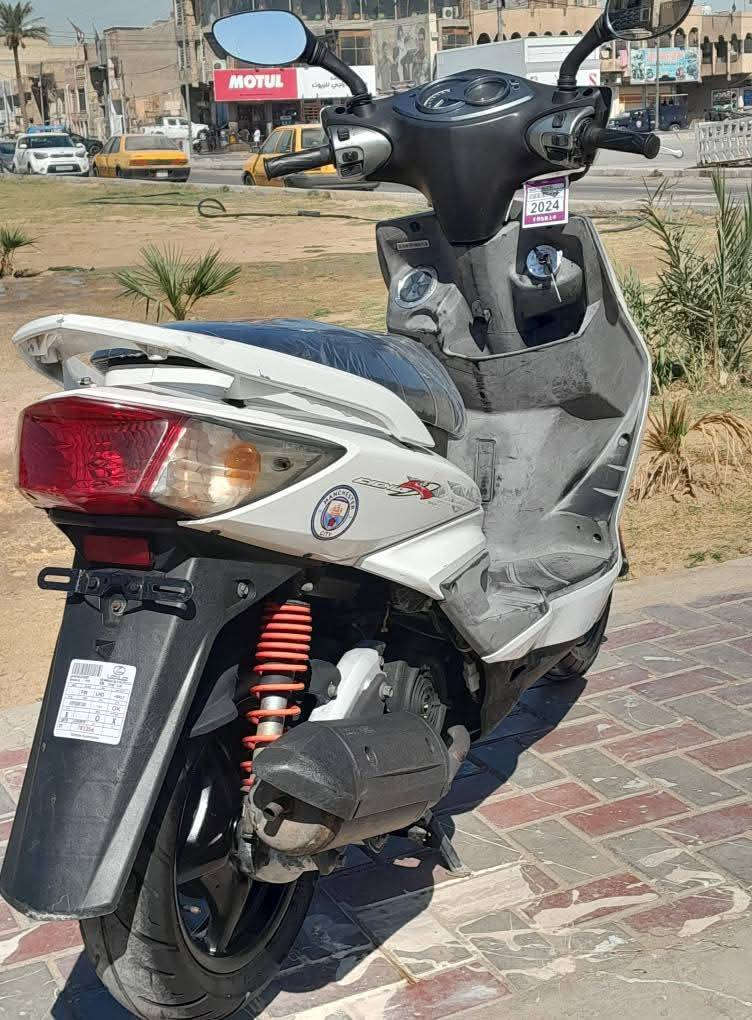 السلام عليكم دراجة للبيع سكنس فحل رمبه بلاديه كلة شغال سلف هندر كهربائيات اشاير لايت كلة شغال تخم تايرات جدد دهن جديد جيب فيتر وفحص عنوان بغداد مدينة الصدر مقابل مطعم ليمونه للإستفار ) ***********
