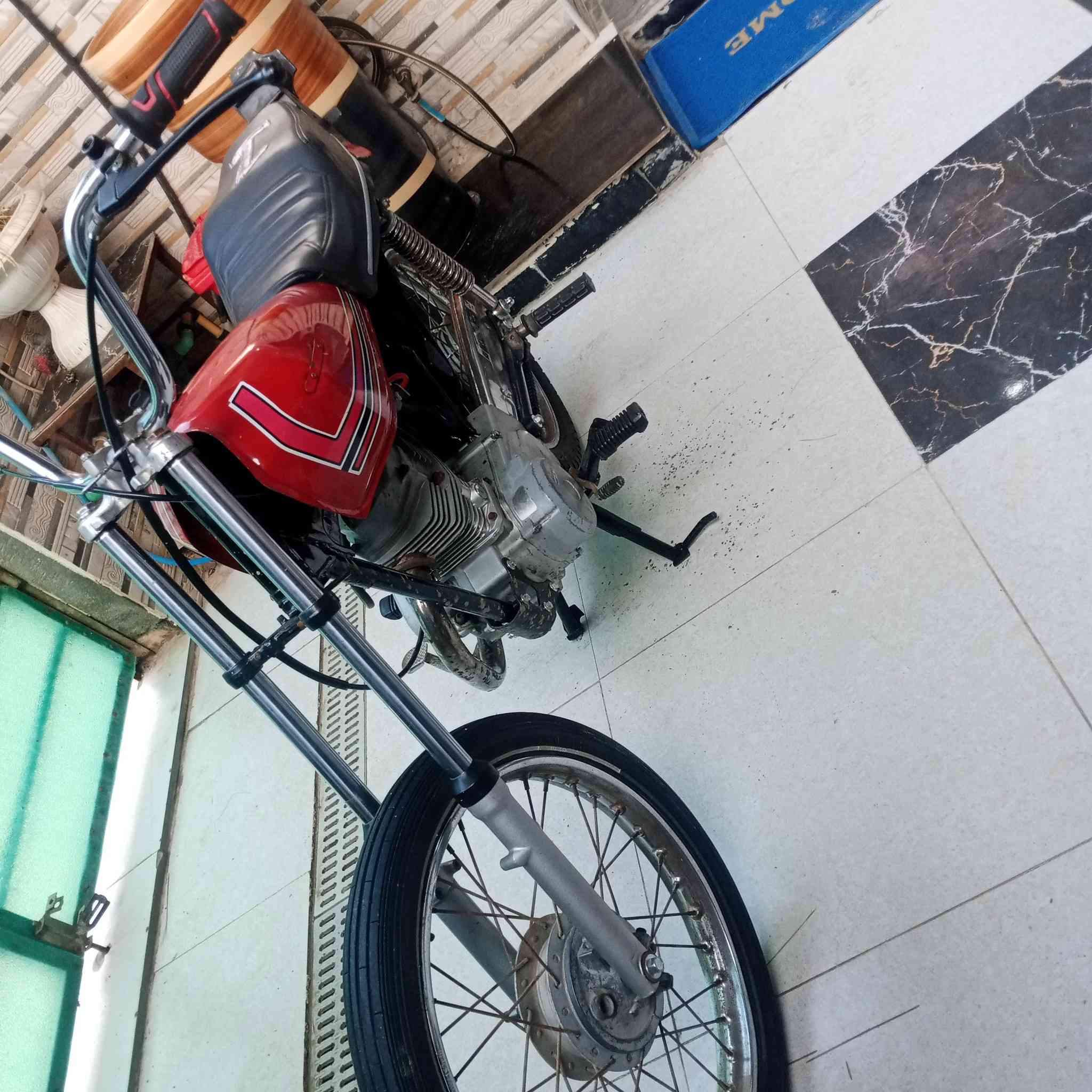 درجه كلك البيع مديل 22  درجه خير من الله لا تبخير ولا تنقيص  شوفت شوفت عينك نضيف ومرتبه  شاصي توه مصبوغ حرار  وغراض كلهن جداد ونضاف وناعمه درجه سعر 400 وبيه مجال الطيبين المكان سوك الشيوخ الدجين 
***********
