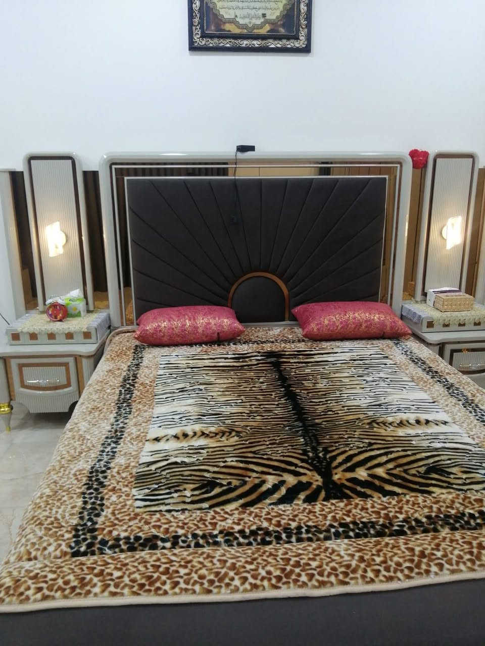غرفه نوم للبيع جديدة ما مستخدمه نهائيا
***********
