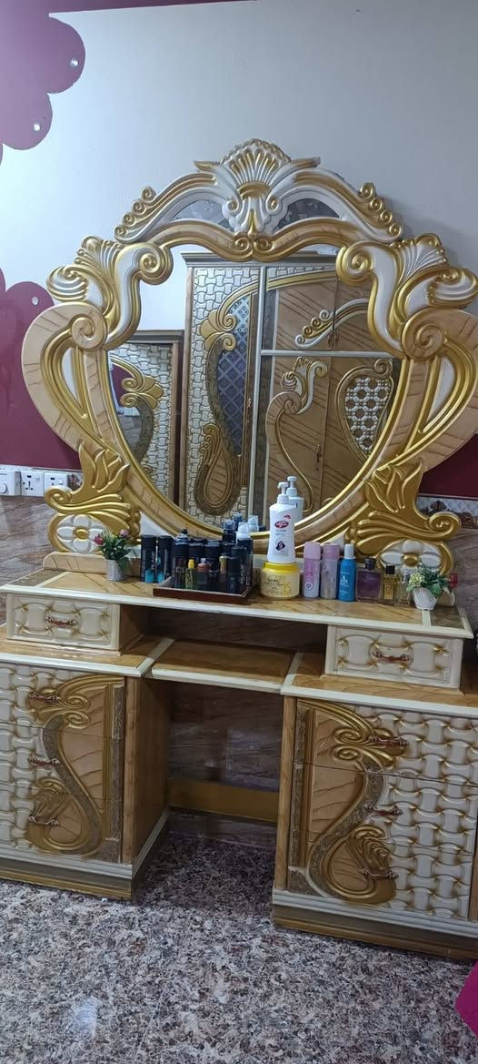 سلام عليكم غرفه نوم لبيع نضافه 95٪ سعر 750 وبيه مجال  رقم *********** عنواني ديالى بعقوبه بهرز
