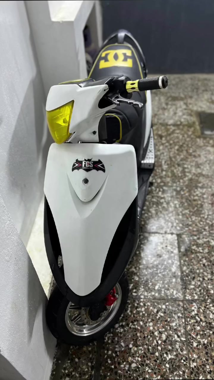 سلام عليكم
ماكس عدله 

بوشه ٥٩

دراجه ما عايزه شي 

نكره سلف 

كابريته قفاز 

للبيع أو مراوس 

مكاني كوفه 

***********
