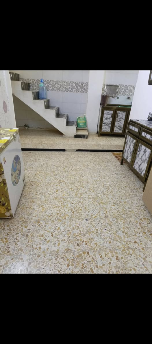 بيت مساحته 100 متر للبيع بشارع السكلات خلف مطعم اسماك عسوله للاستفسار ***********
