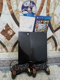 بلي 4 للبيع نظيف مع 2 جوستك مع قرص GTA4 وبيس 2020 السعر 220 راسل وتدلل...