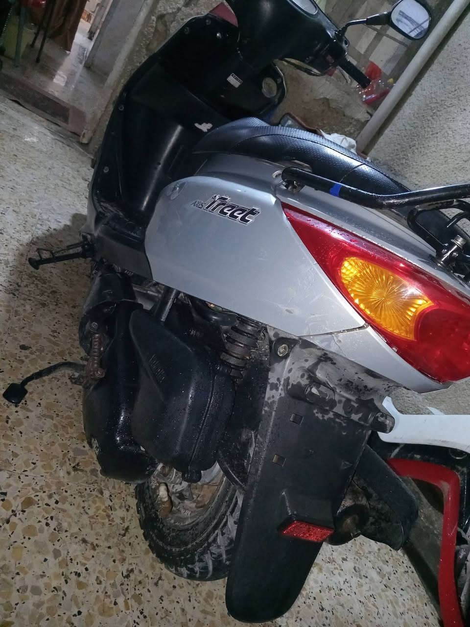 اكزز ياباني استان حساس كهربائي سعر نص قيمتها ٧٥٠ دراجه لوك نضيفه بلاديه معدل وشلعه مكينه. خرسه مكان بغداد الحريه رقم ***********
